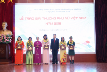 TRUNG ƯƠNG HỘI LHPN VIỆT NAM TRAO GIẢI THƯỞNG “PHỤ NỮ VIỆT NAM” NĂM 2018