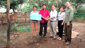 Hội LHPN xã Phước Sơn – huyện Bù Đăng tặng phương tiện sinh kế cho hội viên phụ nữ nghèo