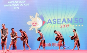 Cồng chiêng người S’tiêng tham gia sự kiện Ngôi làng ASEAN - TP. Hồ Chí Minh 2017