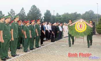 Tỉnh ủy, HĐND, UBND, UBMTTQVN tỉnh viếng nghĩa trang liệt sĩ