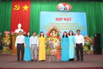 Hội LHPN huyện Bù Đốp tổ chức họp mặt kỷ niệm Quốc tế phụ nữ 8-3 nói chuyện chuyên đề “An toàn cho phụ nữ và trẻ em gái” và “Kỹ năng  xử lý mối quan hệ trong gia đình và xã hội”