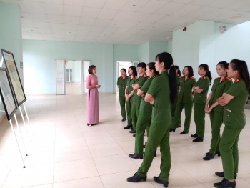 HỘI VIÊN PHỤ NỮ CÔNG AN TỈNH TÍCH CỰC HỌC TẬP LỊCH SỬ CHỐNG MỸ CỨU NƯỚC THÔNG QUA TRƯNG BÀY CHUYÊN ĐỀ “ĐƯỜNG TRƯỜNG SƠN – CON ĐƯỜNG HUYỀN THOẠI”