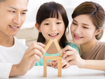 Muốn thuyết phục con, cha mẹ đừng 'nói một đằng, làm một nẻo'