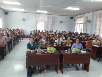 TỔ CHỨC TẬP HUẤN KIẾN THỨC CHỦ ĐỀ NĂM, CÁC TIÊU CHÍ 5 KHÔNG, 3 SẠCH GẮN VỚI THAM GIA XÂY DỰNG NÔNG THÔN MỚI