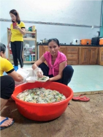 CÔ NGUYỄN THỊ DƯỠNG - HỘI VIÊN PHỤ NỮ  HẾT LÒNG VÌ BỆNH NHÂN NGHÈO