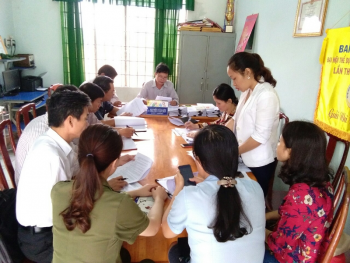 HỘI LHPN HUYỆN ĐỒNG PHÚ  GIÁM SÁT VIỆC THỰC HIỆN BẢO ĐẢM AN TOÀN THỰC PHẨM TẠI CÁC XÃ TRÊN ĐỊA BÀN HUYỆN