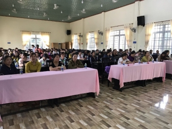 HỘI LHPN XÃ ĐƯỜNG 10 TỔ CHỨC TRUYỀN THÔNG KIẾN THỨC NUÔI, DẠY CON TỐT VÀ PHÒNG CHỐNG XÂM HẠI TRẺ EM