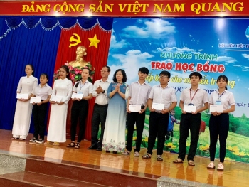 HỘI LHPN THỊ XÃ BÌNH LONG TỔ CHỨC HỘI THI “AN TOÀN CHO PHỤ NỮ VÀ TRẺ EM” VÀ TRAO HỌC BỔNG QUỸ “TIẾP BƯỚC CHO EM ĐẾN TRƯỜNG”  NĂM HỌC 2019-2020