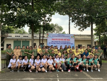 HỘI PHỤ NỮ CÔNG AN TỈNH BÌNH PHƯỚC VÀ HỘI PHỤ NỮ CỤM THI ĐUA SỐ 7 – HỘI PHỤ NỮ CÁC TRƯỜNG CAND PHÍA NAM TỔ CHỨC TUYÊN TRUYỀN PHÁP LUẬT; TRAO HỌC BỔNG TIẾP SỨC ĐẾN TRƯỜNG CHO CÁC EM HỌC SINH TRƯỜNG THCS -THPT LƯƠNG THẾ VINH, HUYỆN BÙ ĐĂNG