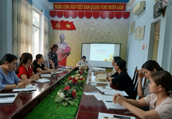 HỘI LHPN TỈNH BÌNH PHƯỚC TỔ CHỨC SINH HOẠT  “NGÀY PHÁP LUẬT NƯỚC CỘNG HÒA XÃ HỘI CHỦ NGHĨA VIỆT NAM - 09/11/2019”