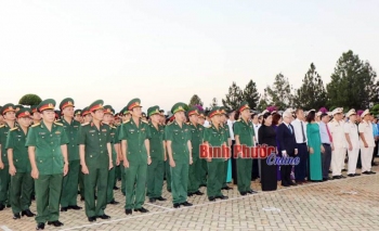 Viếng nghĩa trang liệt sĩ nhân kỷ niệm 75 năm Ngày thành lập Quân đội nhân dân Việt Nam