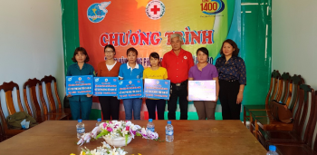 HỘI LHPN TỈNH PHỐI HỢP VỚI HỘI CHỮ THẬP ĐỎ TỈNH TỔ CHỨC TRAO VỐN HỖ TRỢ PHỤ NỮ BIÊN CƯƠNG PHÁT TRIỂN SINH KẾ