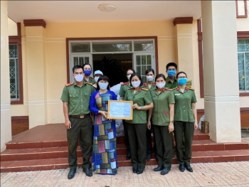 CÁN BỘ, HỘI VIÊN PHỤ NỮ CÔNG AN TỈNH BÌNH PHƯỚC VỚI CÁC HOẠT ĐỘNG PHÒNG, CHỐNG DỊCH COVID-19