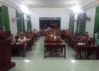 CLB PHÒNG, CHỐNG XÂM HẠI PHỤ NỮ VÀ TRẺ EM PHƯỜNG TIẾN THÀNH: TỔ CHỨC HỘI NGHỊ TUYÊN TRUYỀN PHÒNG, CHỐNG XÂM HẠI PHỤ NỮ, TRẺ EM, BẠO LỰC GIA ĐÌNH VÀ BUÔN BÁN NGƯỜI.Tối ngày 02/7/2020, CLB phòng, chống xâm hại phụ nữ và trẻ em phường