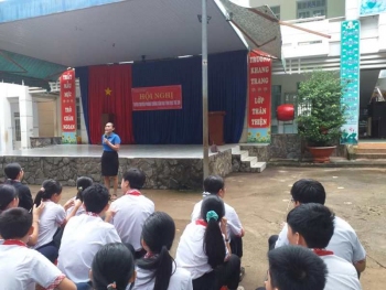HỘI LHPN PHƯỜNG TÂN XUÂN PHỐI HỢP TRUYỀN THÔNG VỀ PHÒNG, CHỐNG XÂM HẠI TRẺ EM, BẠO LỰC HỌC ĐƯỜNG CHO HỌC SINH TRƯỜNG THCS TÂN XUÂN