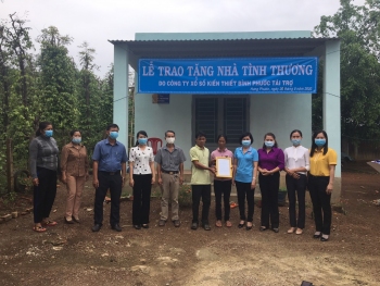 TỔ CHỨC BÀN GIAO MÁI ẤM TÌNH THƯƠNG  CÔNG TRÌNH CHÀO MỪNG ĐẠI HỘI ĐẢNG CÁC CÁC CẤP