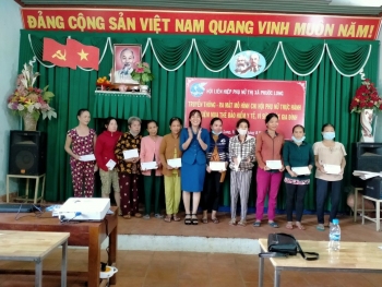 TỔ CHỨC TRUYỀN THÔNG VÀ RA MẮT MÔ HÌNH PHỤ NỮ TIẾT KIỆM GIÚP NHAU MUA THẺ BẢO HIỂM Y TẾ
