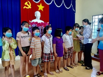 CÁC CẤP HỘI PHỤ NỮ QUAN TÂM ĐẾN CON EM HỘI VIÊN NHÂN DỊP NĂM HỌC MỚI