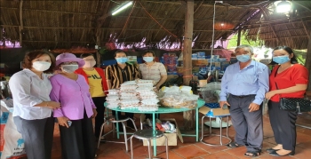 Những xuất cơm nghĩa tình gửi đến tuyến đầu chống dịch bệnh Covid- 19