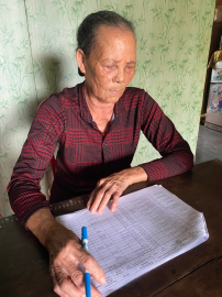 Người tổ trưởng tổ vay vốn tiết kiệm tận tâm tận tụy trách nhiệm với công việc