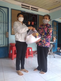 Trao gửi yêu thương đến hội viên, phụ nữ  có hoàn cảnh khó khăn trong đại dịch