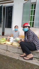 Chị Mai Thị Trâm người phụ nữ hết lòng chung tay phòng chống dịch Covid-19