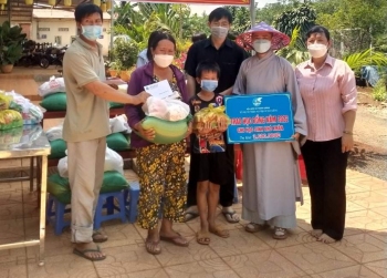 Tổ phụ nữ thiện nguyện ấp Sóc Giếng, xã Thanh Lương, thị xã Bình Long với công tác từ thiện nhân đạo