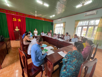 Hội LHPN huyện Bù Đốp tổ chức kiểm tra, giám sát Thành viên Ban đại diện ngân hàng CSXH huyện tại UBND Thị trấn Thanh Bình