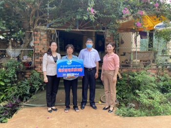 Phụ nữ huyện Hớn Quản tiếp tục trao sinh kế hỗ trợ  hội viên phụ nữ từ nguồn vốn khởi nghiệp của Đề án 01-ĐA/HU