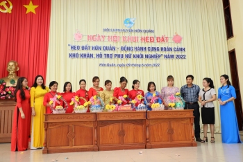 Phụ nữ huyện Hớn Quản sôi nổi với Ngày hội khui heo đất