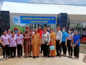 Hội Liên hiệp Phụ nữ xã Thanh Lương tổ chức tuyên truyền pháp luật  và tặng quà cho hội viên, phụ nữ khó khăn