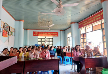 Hội LHPN xã Đồng Tiến tổ chức Hội nghị tuyên truyền Nghị quyết Đại hội  đại biểu Phụ nữ các cấp; Ra mắt mô hình “Phụ nữ phân loại rác thải tại nhà” và “Tổ phụ nữ tôn giáo giúp nhau”