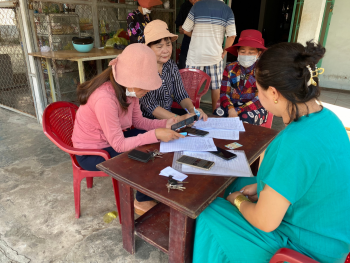 Hội LHPN phường Tân Bình ra quân tuyên truyền, hướng dẫn người dân cài đặt ứng dụng Bình Phước Today, đăng ký tài khoàn dịch vụ công Quốc gia