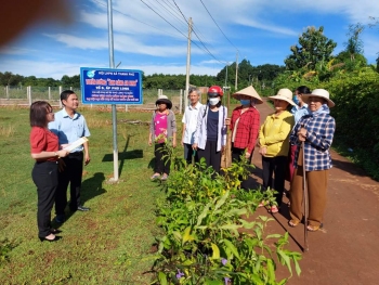 Hội LHPN xã Thanh Phú, thị xã Bình Long ra mắt mô hình  “Tuyến đường ánh sáng an ninh”