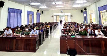 Hội LHPN thị xã Bình Long tổ chức tuyên truyền chuyển đổi số, truyền thông phòng chống tội phạm, tệ nạn xã hội, công tác chuyển hoá địa bàn trọng điểm phức tạp về trật tự an toàn xã hội
