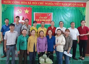 Hội LHPN xã Tân Quan ra mắt tổ hợp tác trồng dưa lưới