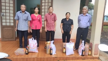 Hội LHPN xã Bình Tân hưởng ứng phong trào “Phụ nữ với phong trào  xây dựng khu dân cư sạch mọi nơi, đẹp mọi chỗ”