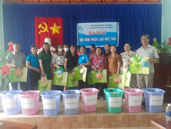 Chi hội phụ nữ  khu phố Thanh Bình ra mắt Mô hình phân loại rác thải tại nhà