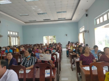 Hội LHPN xã Tân Quan phối hợp tổ chức tuyên truyền Phòng, chống bạo lực gia đình; phòng, chống tội phạm trên không gian mạng