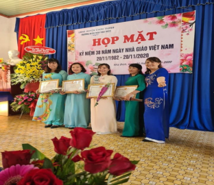 Tấm gương phụ nữ tích cực lao động sáng tạo,  phát triển kinh tế gia đình