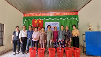 Phụ nữ xã Tân Lợi ra mắt mô hình  “Tổ cán bộ, hội viên, phụ nữ thực hiện  phân loại rác thải tại nhà”
