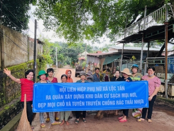 Phụ nữ xã Lộc Tấn (huyện Lộc Ninh)  Phát động phong trào thi đua “Phụ nữ với phong trào xây dựng khu dân cư sạch mọi nơi, đẹp mọi chỗ” và giảm thiểu rác thải nhựa