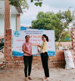 Hội LHPN xã Đồng Nơ, huyện Hớn Quản tổ chức sinh hoạt Tổ phụ nữ dân tộc thiểu số và ra mắt mô  hình “Thu gom ve chai hỗ trợ trẻ em, phụ nữ khó khăn”