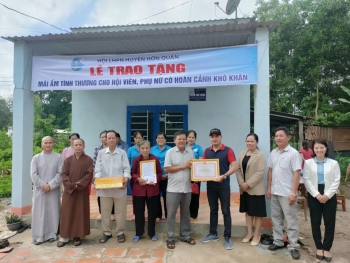 Hội LHPN Hớn Quản bàn giao “Mái ấm tình thương” cho hội viên phụ nữ có hoàn cảnh khó khăn