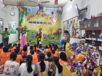 Mang Trung thu sum vầy đến với trẻ em