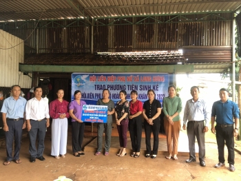 Xã Long Hưng trao tặng vốn sinh kế cho hội viên, phụ nữ có hoàn cảnh khó khăn vươn lên phát triển kinh tế
