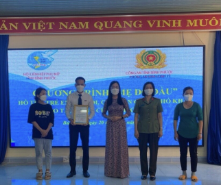 Phụ nữ Bình Phước triển khai thực hiện hiệu quả chương trình “Mẹ đỡ đầu”