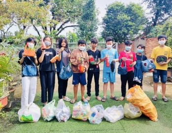 Phụ nữ phường Tân Xuân ra mắt mô hình “hãy cho tôi rác” đổi rác lấy sản phẩm tái chế