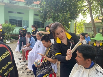 Trao “Vòng tay yêu thương” đến người cao tuổi  tại Trung tâm Bảo trợ xã hội Tân Hiệp