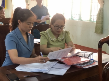 Ban đại diện Hội đồng quản trị Ngân hàng chính sách xã hội huyện Phú Riềng kiểm tra giám sát xã Bình Tân